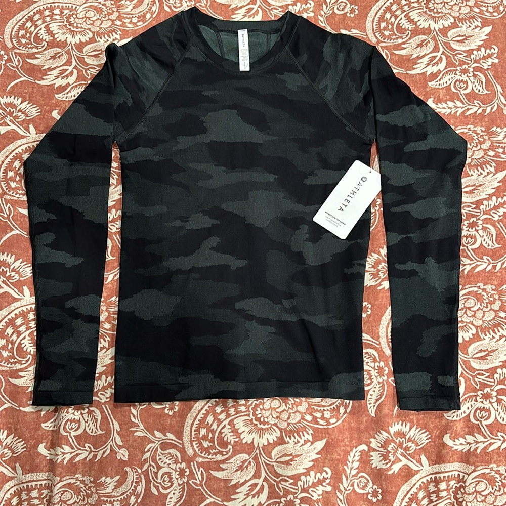 Athleta Momentum Top Camo